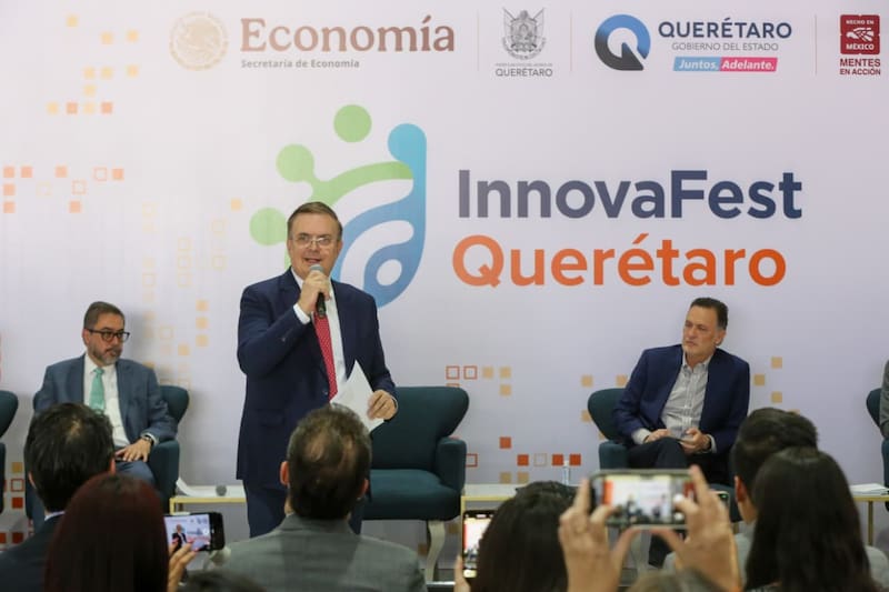 El titular de la Secretaría de Economía, Marcelo Ebrard, durante la inauguración del InnovaFest Querétaro 2026.