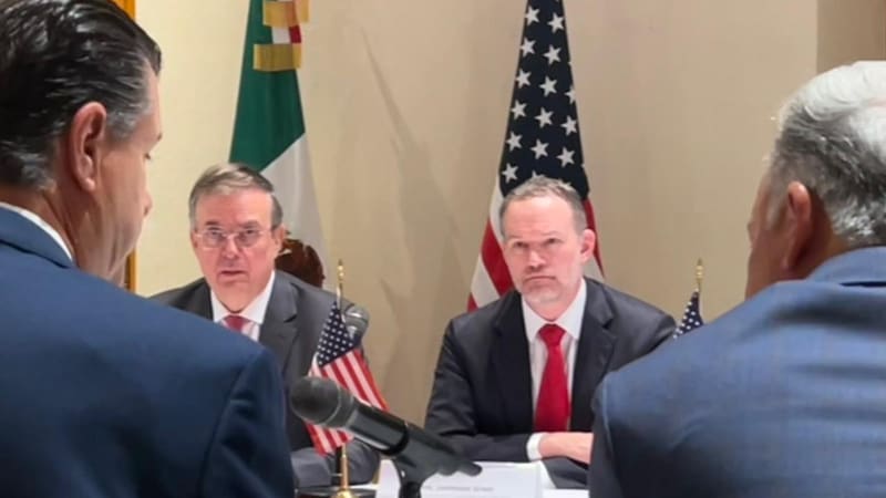 Marcelo Ebrard, titular de la Secretaría de Economía de México (izq) y Jamieson Greer, Embajador Comercial de Estados Unidos.