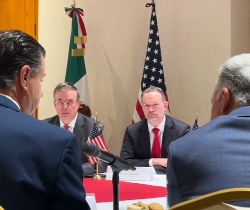 Marcelo Ebrard, titular de la Secretaría de Economía de México (izq) y Jamieson Greer, Embajador Comercial de Estados Unidos.