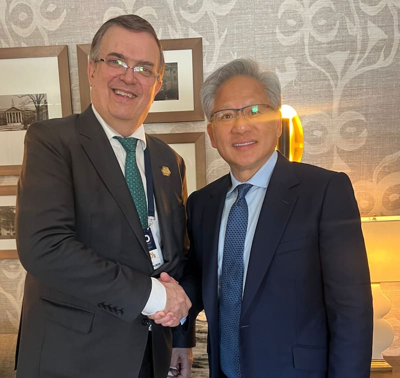 Marcelo Ebrard, titular de la Secretaría de Economía, y Jensen Huang, CEO de Nvidia, se reunieron en el contexto del G20, en Carolina del Norte.