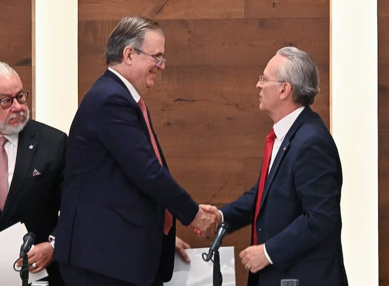 Marcelo Ebrard, titular de la Secretaría de Economía, y Juan Pablo Medina Mora, presidente del Consejo Coordinador Empresarial (CCE).