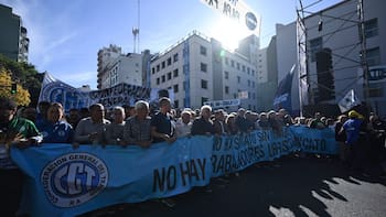 Debate en el Palacio, tensión en la calle: los gremios se endurecen con una advertencia