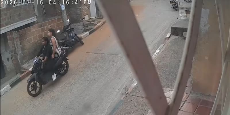 Las cámaras de seguridad captaron a María Camila Potosí desplazándose en una motocicleta junto a otra mujer horas antes de su desaparición.