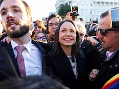 María Corina Machado le entregó su medalla del Nobel de la Paz a Donald Trump en la Casa Blanca