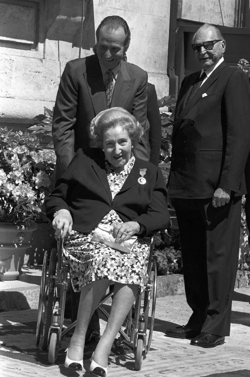 La madre de Juan Carlos I padeció una enfermedad degenerativa que afectó su movilidad en los últimos años de su vida, un antecedente que hoy vuelve a mencionarse en el debate público.