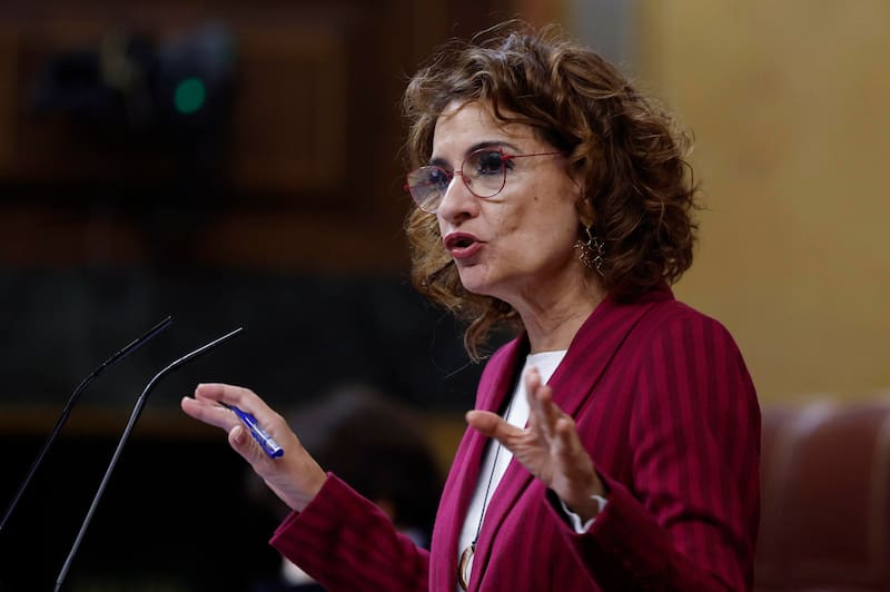 La vicepresidenta primera y Ministra de Hacienda y de Función Pública, María Jesús Montero en el pleno del Congreso.