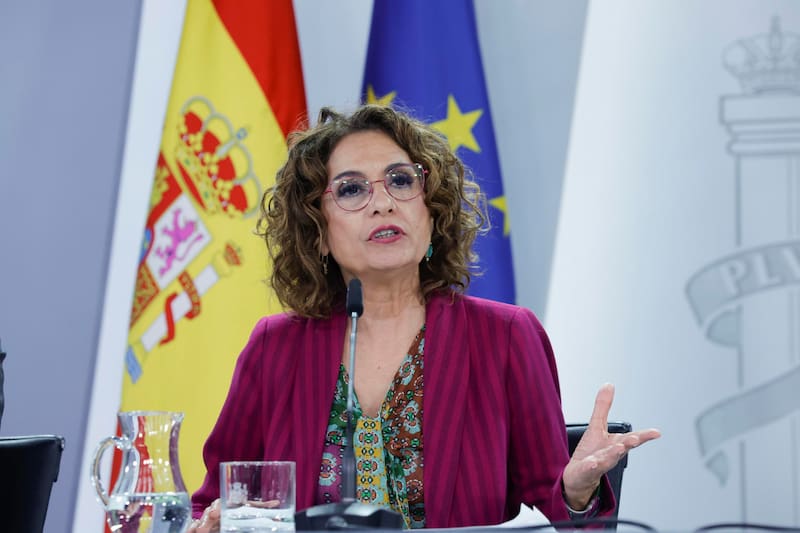 Senda de estabilidad | La vicepresidenta de Hacienda, sobre su rechazo: “Los gobiernos autonómicos perderían 5485 millones de euros”.