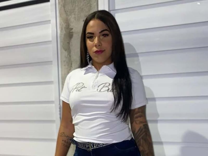 La influencer fue apuñalada por su agresora