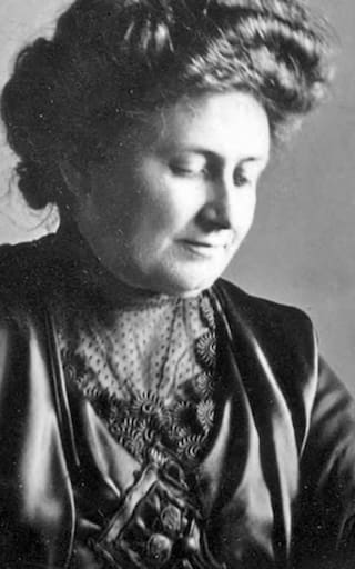 María Montessori, reconocida pedagoga italiana: “Nunca ayudes a un chico en una tarea en la que siente que puede tener éxito”