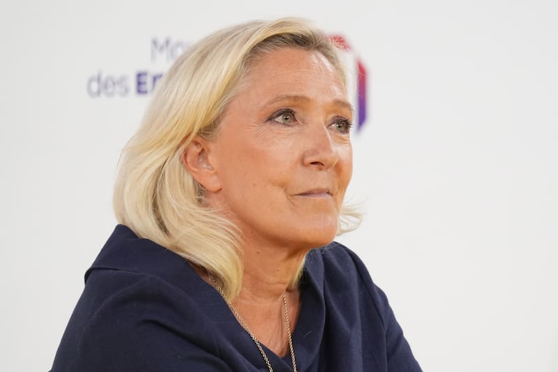 Le Pen se postuló como la garante del orden en el país y prometió multiplicar por dos el número de magistrados.