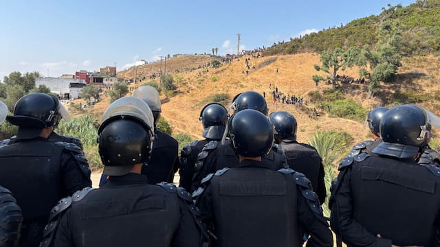 Marruecos frena un nuevo intento de salto masivo a Ceuta e intercepta a cientos de migrantes en la frontera