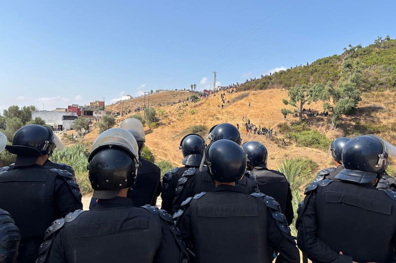 El Gobierno habilita 1500 plazas de acogida temporal en Ceuta ante la presión migratoria.