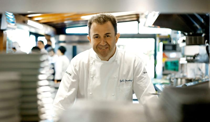 Martín Berasategui propone triturar el atún con la mayonesa para conseguir una ensaladilla más melosa y con el sabor mejor repartido.