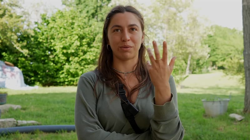 Martina, italiana de 28 años, dejó la ciudad para vivir en una aldea de montaña: “Aquí está mi esencia, la de mi casa y la de mi abuela”.