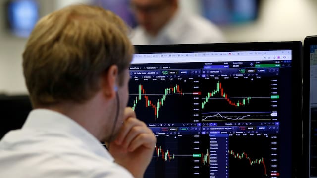 Wall Street en verde y Argentina en rojo: por qué subió el riesgo país y cayeron las acciones