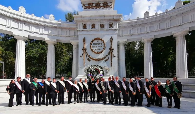 Ofrenda floral en honor del IPH Benito Juárez. Fuente: Ritonacionalmx.