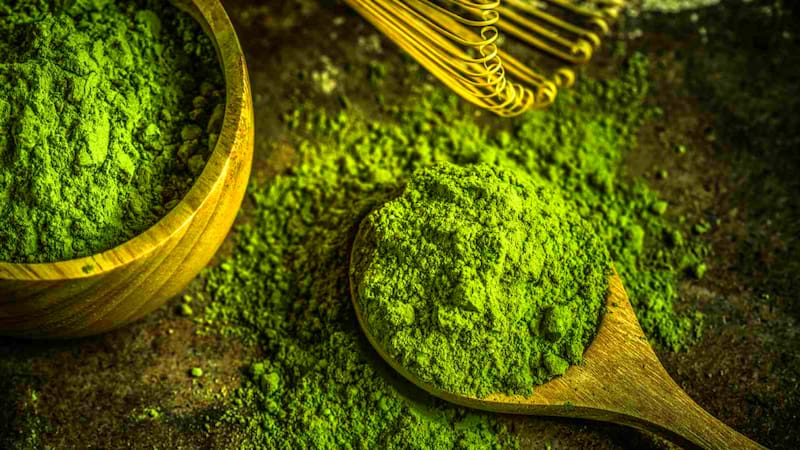 La medida se apoya en advertencias de la Administración de Alimentos y Medicamentos de EE. UU., que considera al kratom un aditivo inseguro con posibles efectos graves para la salud. Fuente: Shutterstock.