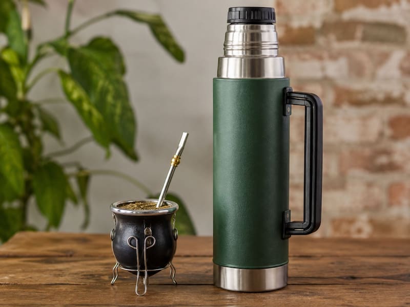 El Instituto Nacional de la Yerba Mate (INYM) recomienda lavar la bombilla después de cada uso, no solo enjuagarla con el resto del mate.