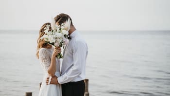 Mejor que casarse | La unión legal que permite cobrar herencia, recibir seguro médico y pensión alimenticia