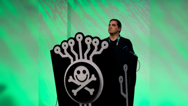 Mauro Eldritch es autor de Encriptar, filtrar, hackear (Editorial Dunken).