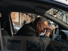 La DGT puede denegar la renovación del carnet a mayores de 65 años con esta condición médica