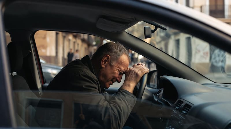 La renovación del carnet a partir de los 65 años incluye controles médicos más frecuentes para garantizar la seguridad vial.