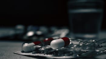 Ordenan retirar un popular medicamento para la presión: esto es lo que encontraron dentro de las pastillas