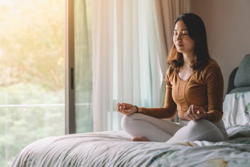 La meditación trascendental reduce el estrés, mejora la salud y el bienestar de una persona.
