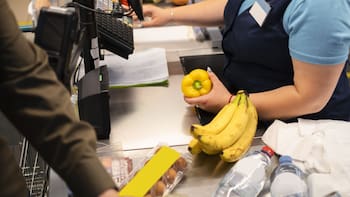 El SAT vigilará tus compras en supermercados: así pueden saber si gastas de más, qué compras incluso si pagas con tarjeta de crédito