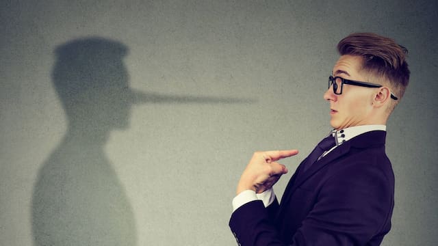 La técnica de la CIA que no falla para detectar en pocos segundos si una persona está mintiendo