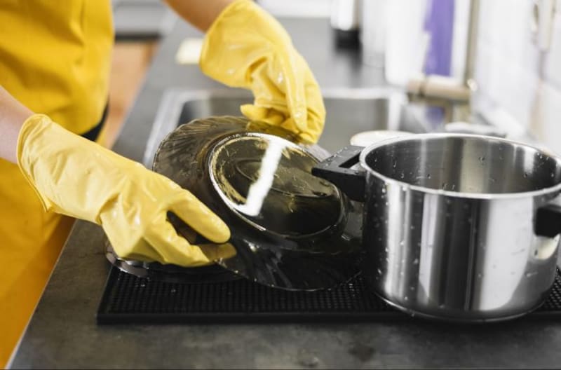 El truco infalible para eliminar la grasa de las hornallas sin vinagre ni bicarbonato. (foto: archivo).