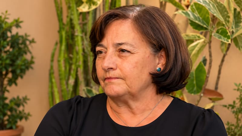 Mercedes Arnalte, de 67 años, propietaria de una vivienda en el centro de Madrid, denuncia la proliferación de pisos turísticos ilegales en su edificio.