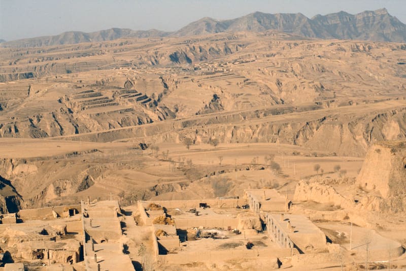 La explotación agrícola, la ganadería excesiva y la pérdida de cobertura vegetal en la meseta de Loess dejaron amplias superficies expuestas (Fuente: Wikimedia Commons).