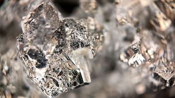 Este metal precioso originario de Colombia destronó al oro y su cotización es una de las más altas del mundo