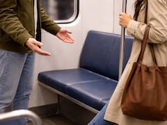 Ya es oficial | El transporte público cambió las reglas y ahora será obligatorio ceder el asiento a cualquiera de estos pasajeros que lo solicite