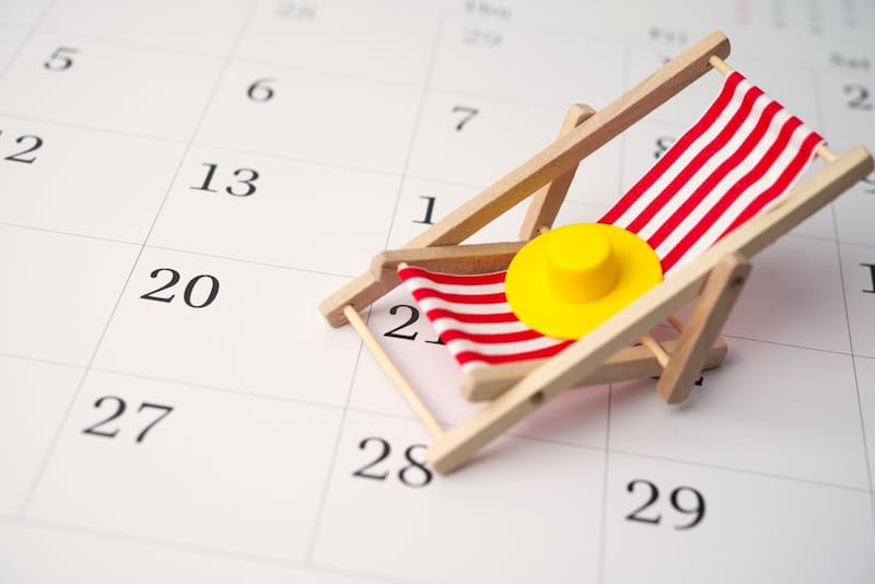 La LFT garantiza 12 días de vacaciones pagas más una prima vacacional de hasta 25%.