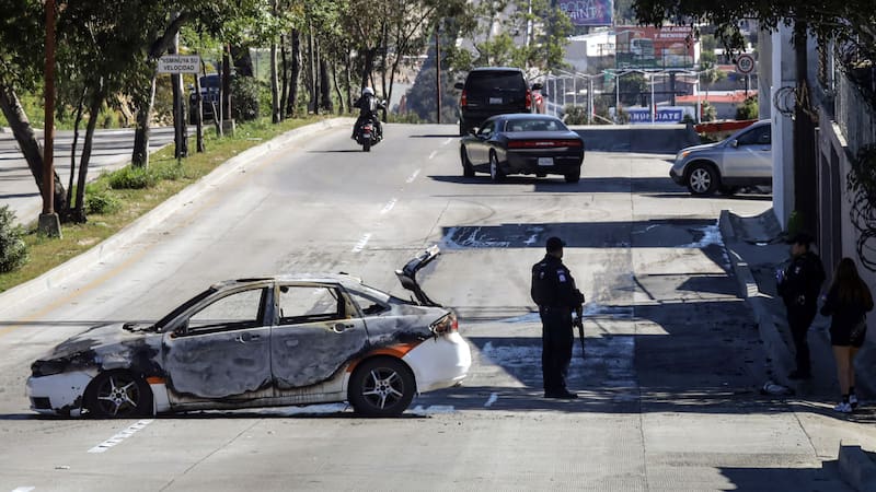La Secretaría de la Defensa Nacional de México confirmó el abatimiento de Nemesio Rubén Oseguera Cervantes, alias El Mencho, líder del Cártel Jalisco Nueva Generación (CJNG), lo que ocasionó reacción del grupo criminal realizando bloqueos y quema de vehículos. EFE/Joebeth Terríquez