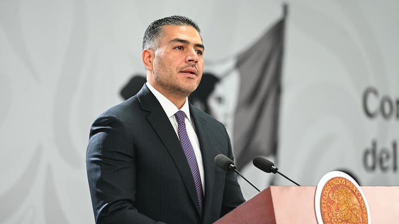 El secretario de Seguridad y Protección Ciudadana de México, Omar García Harfuch, hablando durante una rueda de prensa en el estado de Guanajuato.