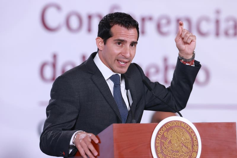 MEX216. CIUDAD DE MÉXICO (MÉXICO), 12/08/2026.- El director de la Comisión Nacional de Cultura Física y Deporte (Conade), Rommel Pacheco, habla durante una rueda de prensa este miércoles en Palacio Nacional de la Ciudad de México (México). El Gobierno mexicano otorgará estímulos económicos a atletas y entrenadores por cada una de las 407 medallas obtenidas en los Juegos Centroamericanos y del Caribe, en lugar de reconocer únicamente la mejor presea conseguida por cada deportista, anunció Rommel Pacheco, director de la Comisión Nacional de Cultura Física y Deporte (Conade). EFE/Mario Guzmán
