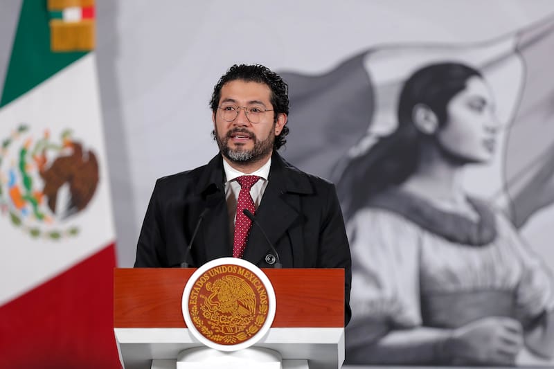 MEX320. CIUDAD DE MÉXICO (MÉXICO), 03/12/2025.- El secretario del Trabajo, Marath Bolaños, habla en una rueda de prensa este miércoles, en Palacio Nacional de la Ciudad de México (México). El Gobierno de México presentó los lineamientos de la iniciativa para reducir la jornada laboral semanal de las actuales 48 a 40 horas, una reforma histórica que, según explicaron autoridades, será resultado de un amplio consenso y se implementará de manera gradual entre 2027 y 2030.EFE/ Isaac Esquivel