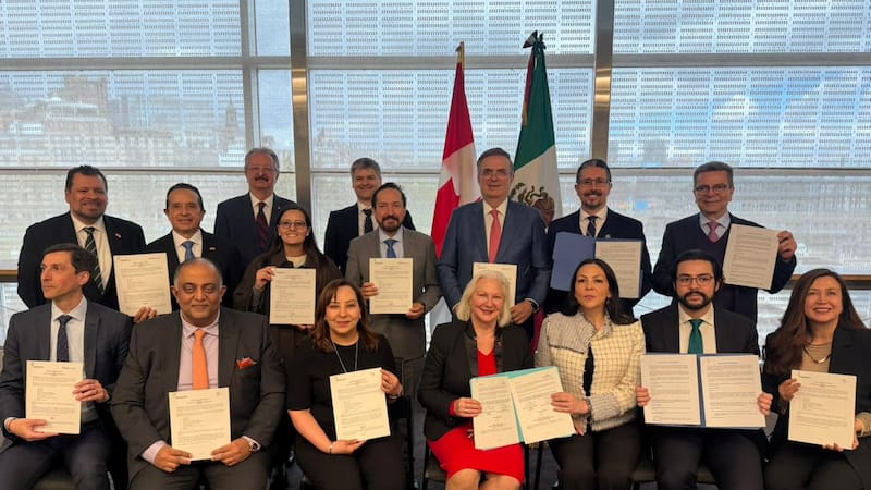 México y Canadá firmaron 7 Memorándums de Entendimiento en torno al desarrollo de la industria farmacéutica.