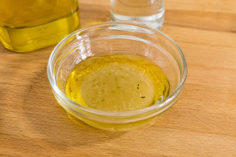 Mezcla de aceite y vinagre blanco por qué funciona y para qué sirve.