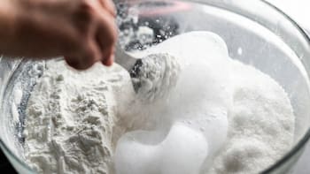 Mezclar bicarbonato con detergente y azúcar: para qué se usa y por qué lo recomiendan