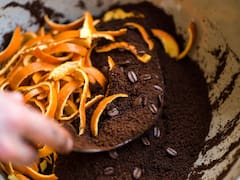Hervir cáscaras de naranja con café usado: para qué sirve y por qué lo recomiendan