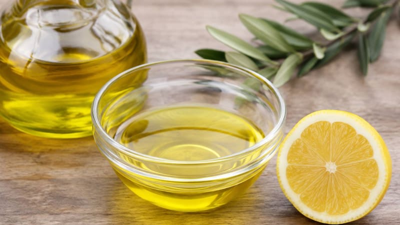Mezclar aceite de oliva con limón: para qué sirve y por qué lo recomiendan miles de personas