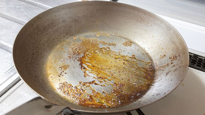 Mezclar agua con ceniza: por qué recomiendan hacerlo y para qué sirve