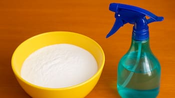 Es tendencia | Mezclar bicarbonato de sodio con alcohol: por qué recomiendan hacerlo y para qué sirve