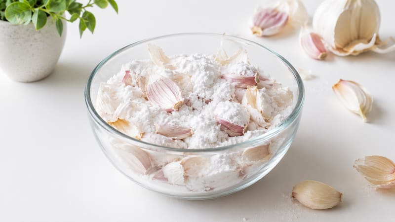 Mezclar bicarbonato de sodio con cáscaras de ajo: para qué sirve y por qué lo recomiendan
Fuente: IA