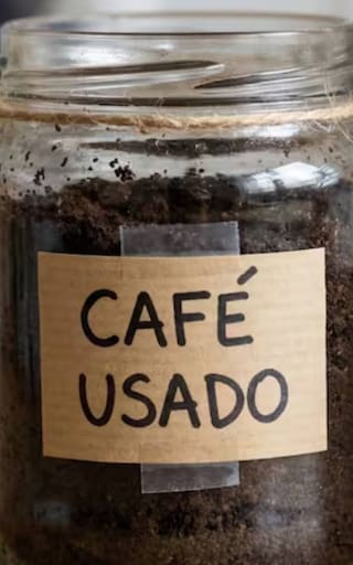 Mezclar café usado con bicarbonato: para qué sirve y por qué lo recomiendan