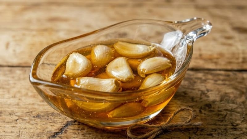 Mezclar dientes de ajo con miel: para qué sirve y por qué lo recomiendan
Fuente: IA